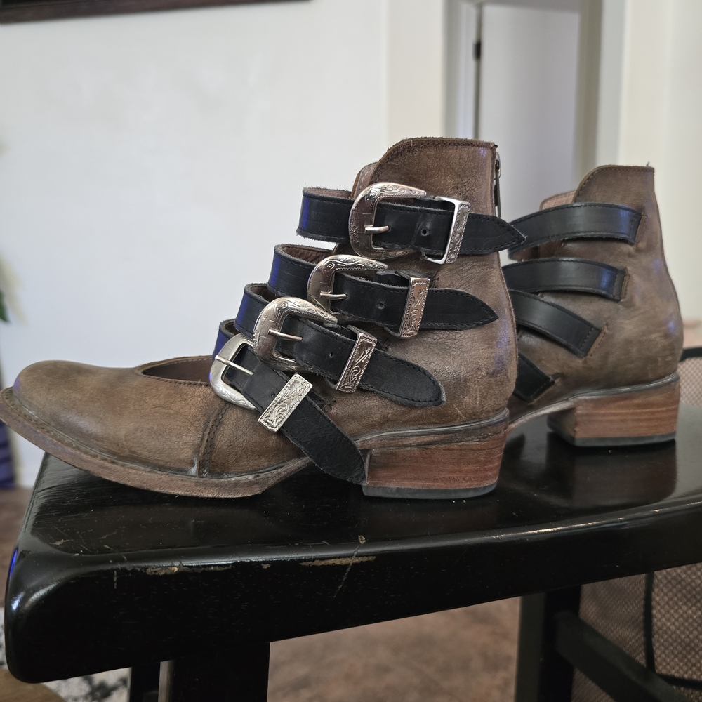 Freebird Scarlett Black and Brown Leather Buckle Boots